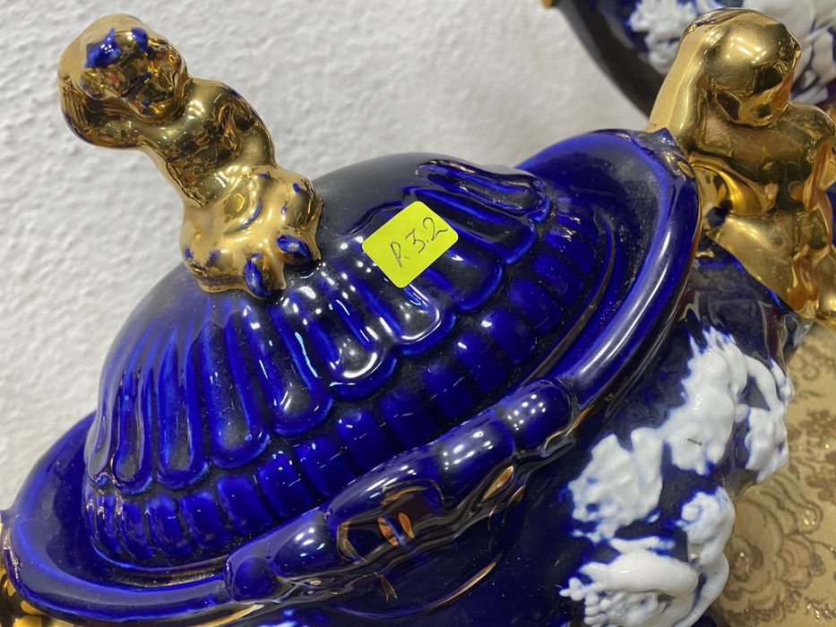 Троен порцеланов сет от италия ваза урна барок