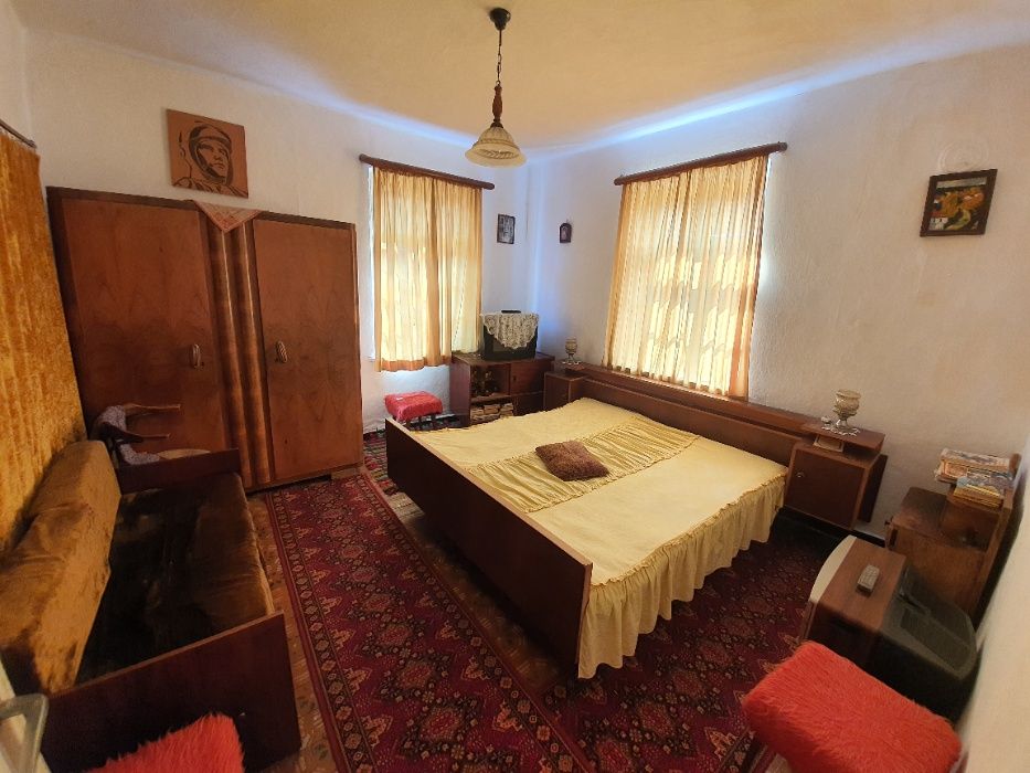 Три етажна къща 510кв.м РЗП и 900кв.м двор кв.Горни Воден, Асеновград