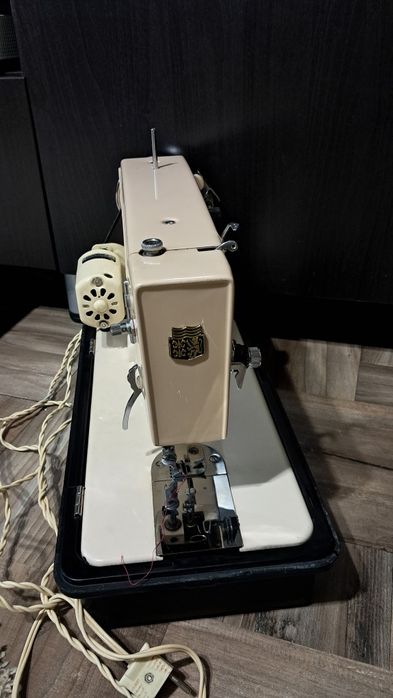 Mașină de cusut Elec