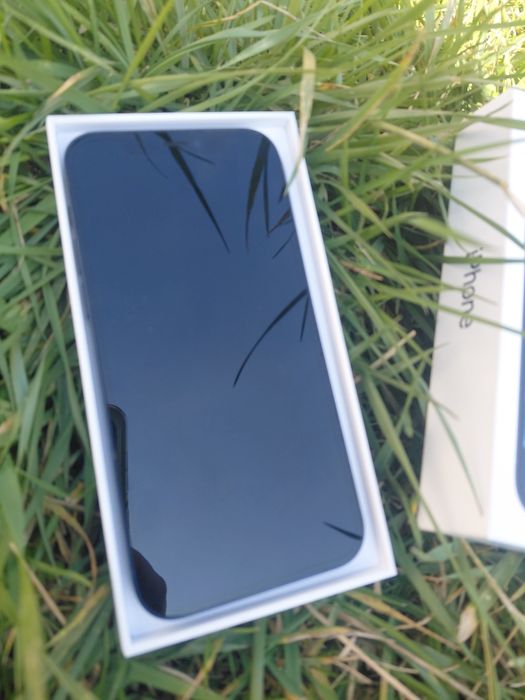 Телефон IPhone 12