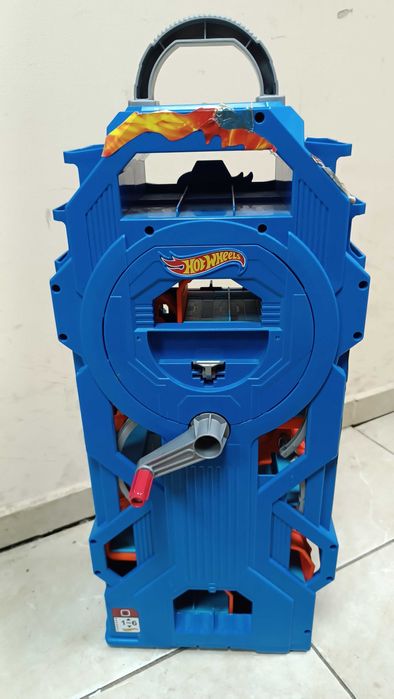 Игрален комплект Hot Wheels мега гараж