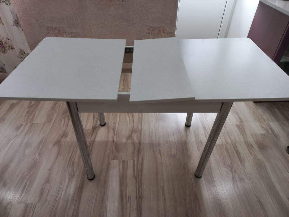 Продам кухонный стол 35000