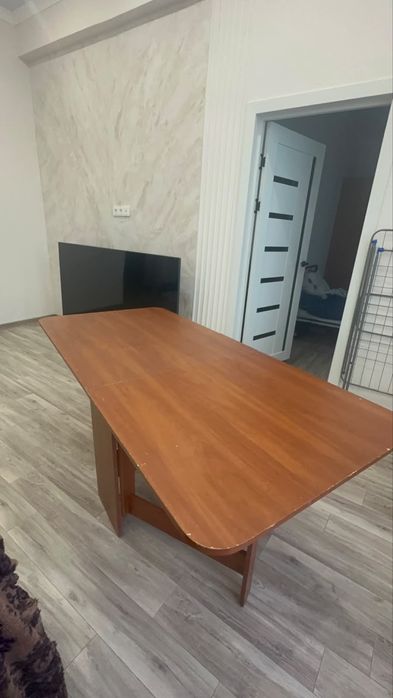 Стол. Раскладной стол