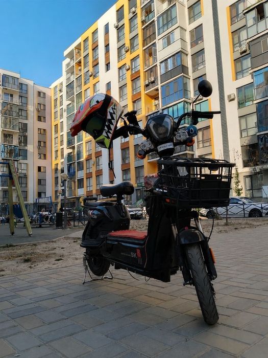 Продам электро скутер ск8
