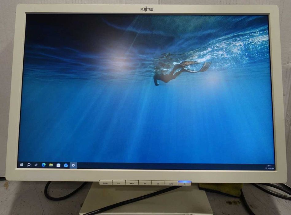 Monitor LED Fujitsu 22" inch lat - ca Nou!