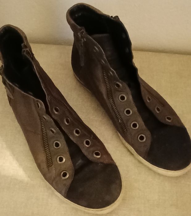 Дамски кецове и боти