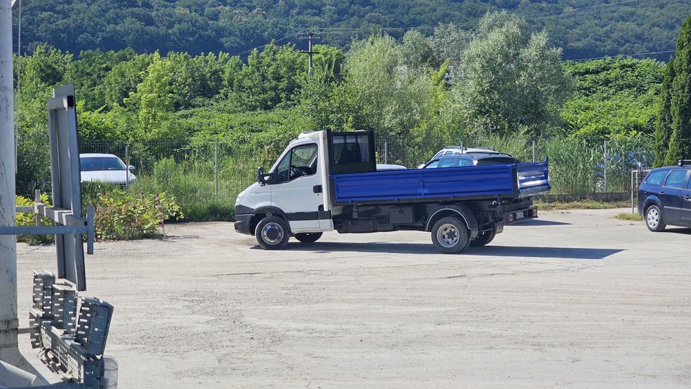 Masină transport basculabil