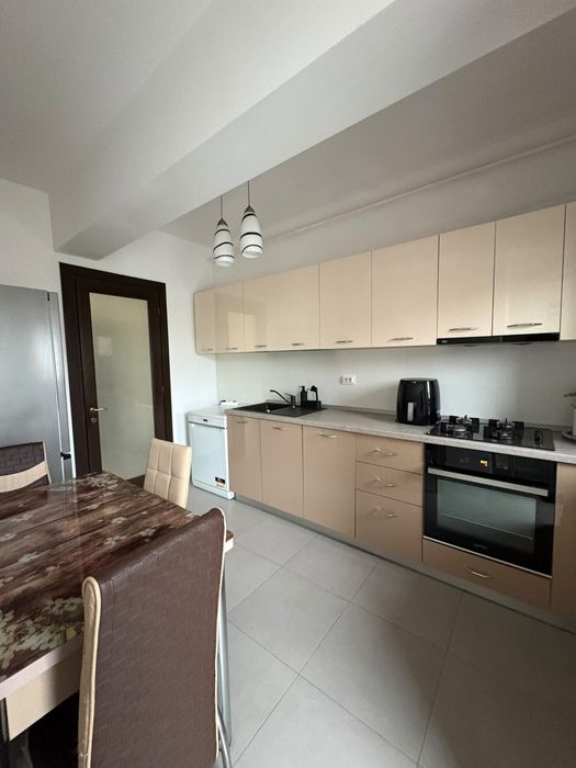 Inchiriez Apartament 3 Camere Bloc VSC