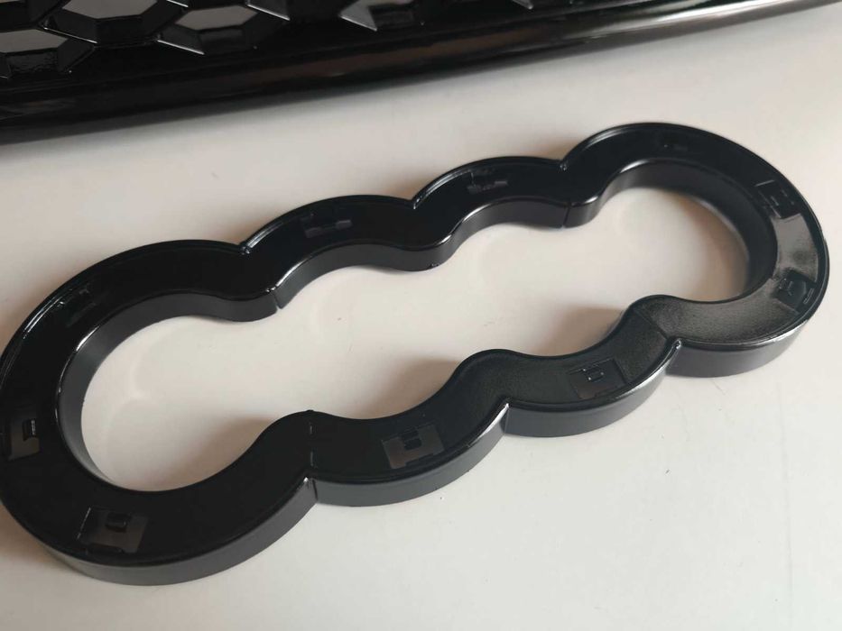 Решетка Без емблема Ауди А3 8П Фейслифт Пчелна AUDI A3 08-13 Гланц