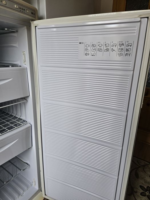 Вертикален фризер Siltal