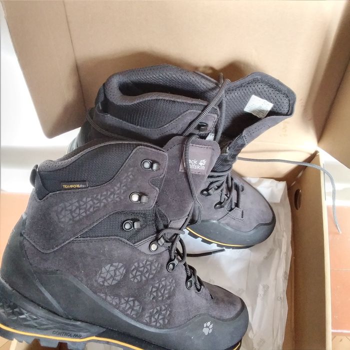 Продам очень прочные  ботинки