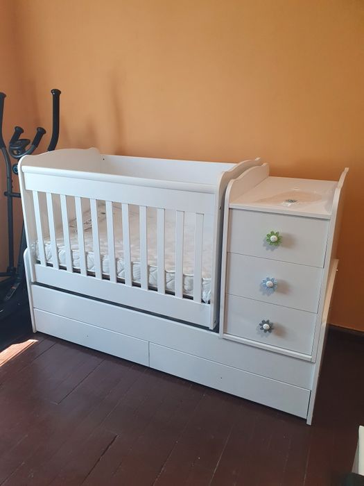 Бебешко креватче с шкаф
