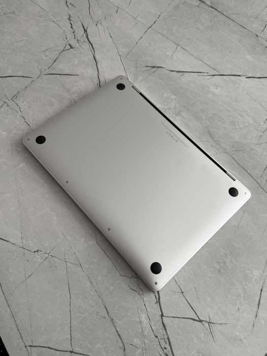 Продаю Macbook pro 13 - 2017 года.