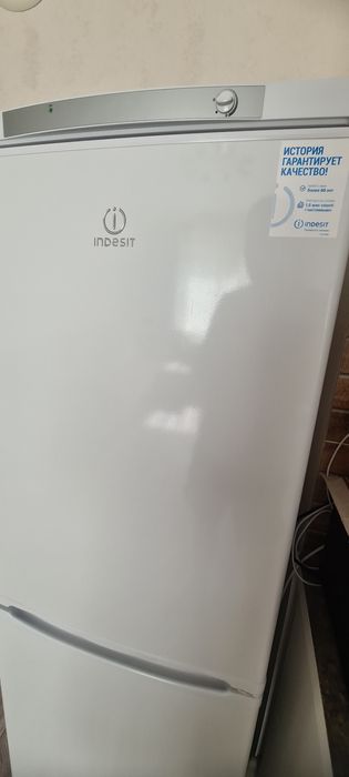 Продам холодильник Indezit
