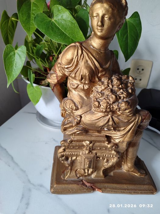 Продам статуэтку в античном стиле