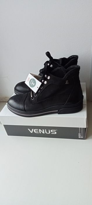 Продам красивые ботинки