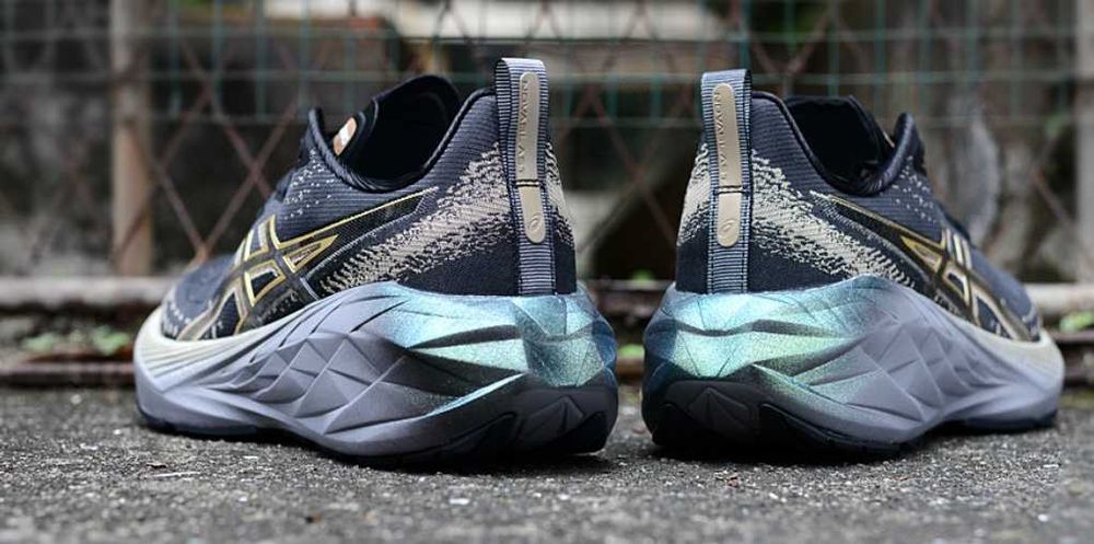 Нови мъжки маратонки Asics Novablast 4 Platinum размери 41,42,43