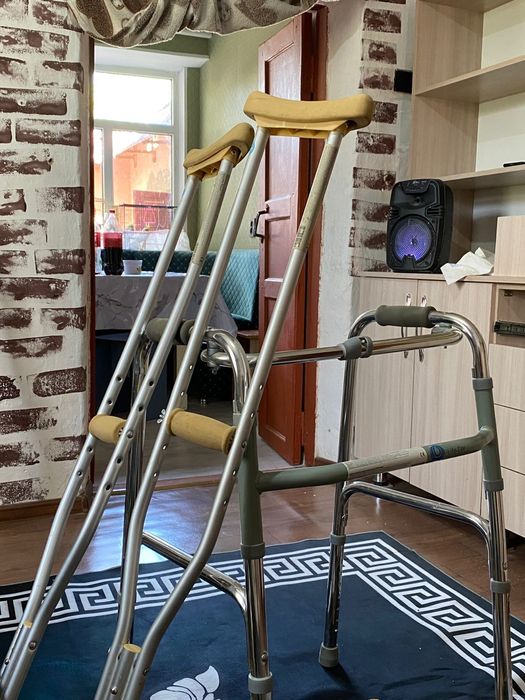 Ходунки и костыли