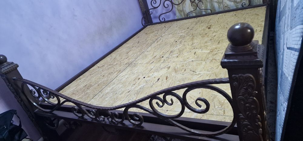 Продаётся железная кровать.