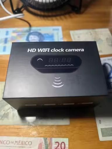 Ceas de birou cu cameră video spion