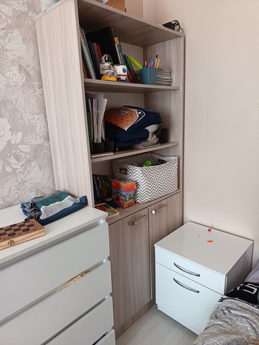 Продам шкаф книжный