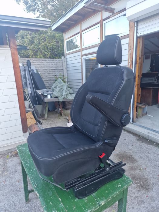 Седалка за Опел Виваро В  - 2016 год.
( Opel Vivaro