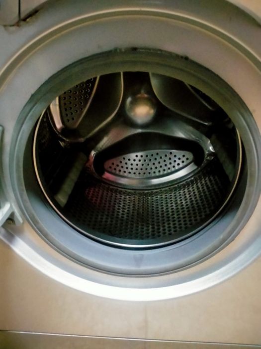 Продам машинку стиральную