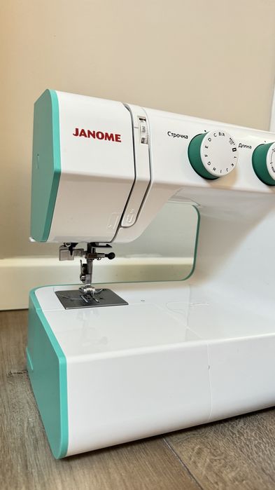 Швейная машина Janome