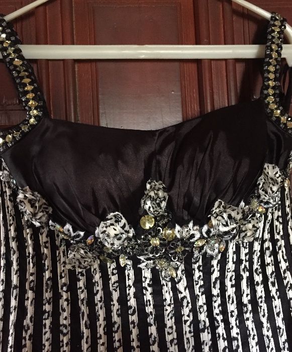 Официална рокля