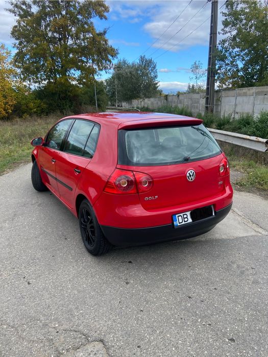 Vând golf 5 1.4 fsi sau schimb