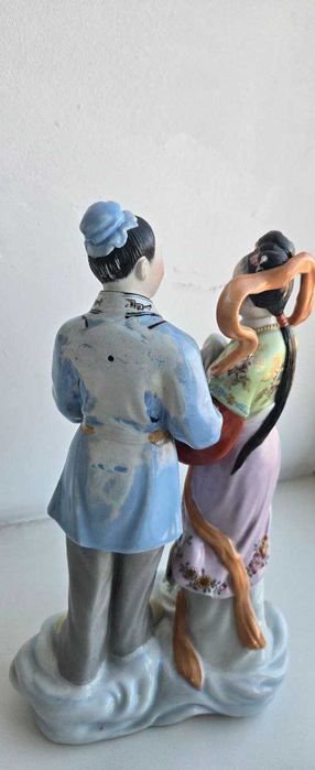 Китайская ваза и статуэтки