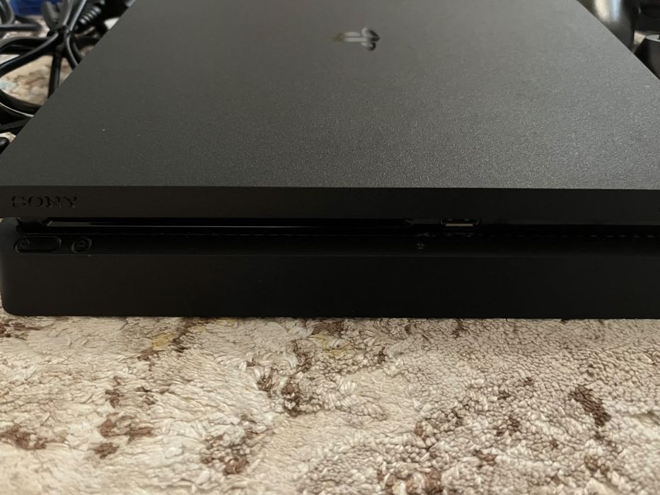PlayStation 4 SLim