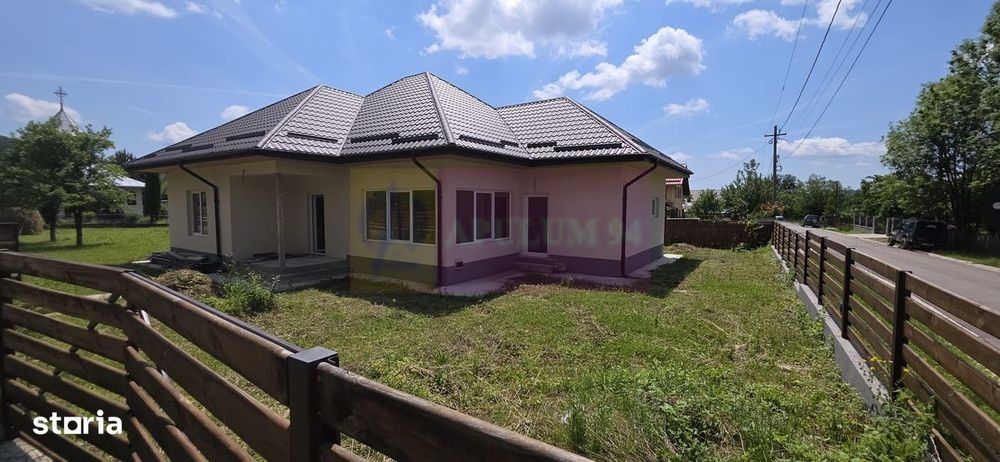 Casa de vanzare cu 4 camere in Brebu