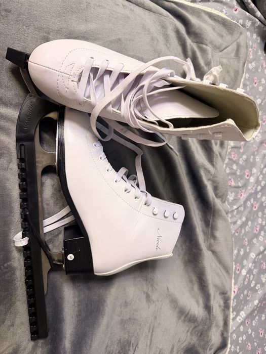 Продам новые коньки