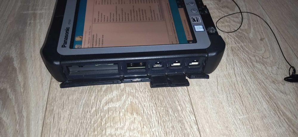 Panasonic CF-D1 rugget tablet/ dock- i5 / 8 ram/240 ssd / Win 10 pro
