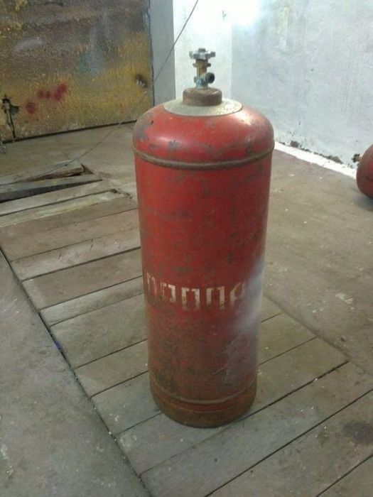 Газовый балон. Большой. Редуктор. Шланг.