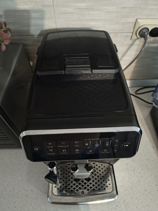 Aparat de cafea automat Philips seria 3300 EP3326/90, in garanție