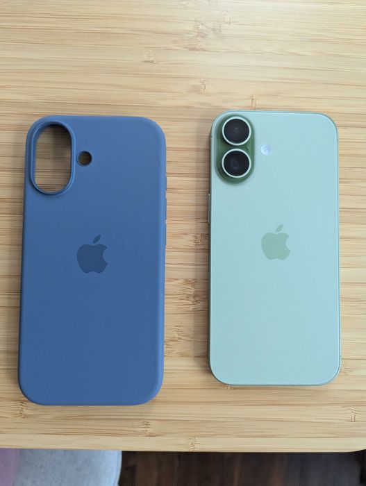 iPhone 17 256GB Sage + iPhone 17 Silicone Case with MagSafe - Anchor Blue