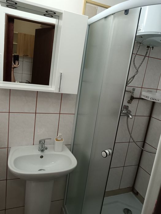 Închiriez garsoniera pe strada Cerna, langa fostul stadion