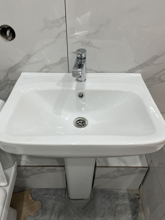 Продам раковину с пьедесталом