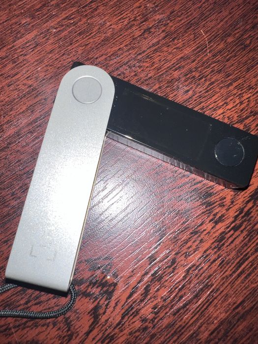 Продам Ledger nano X с чехол