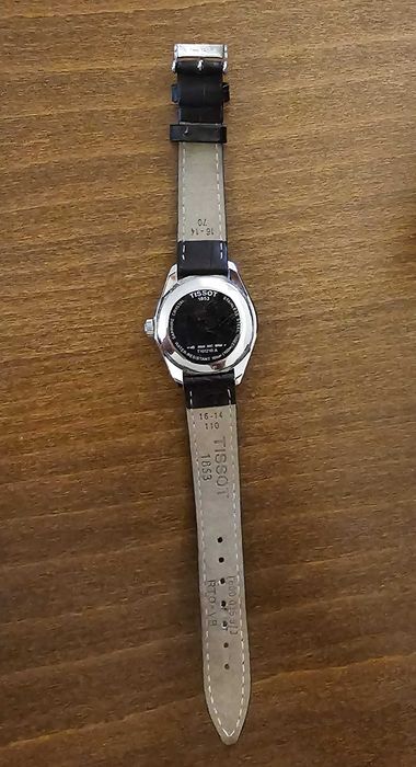 Дамски кварцов часовник с кожена каишка Tissot