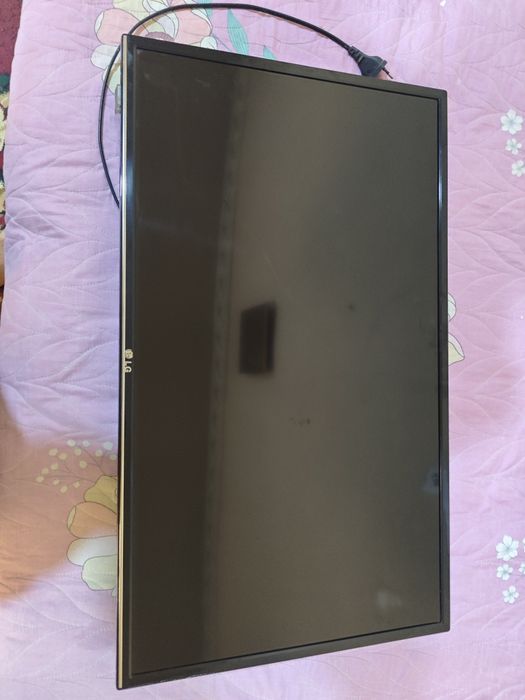 Телевизор сотилади LG холати яхши келиб куриб оласиз факат экран куйга