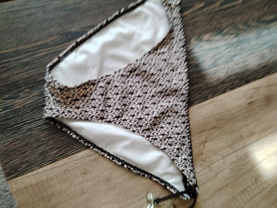 Продавам бански две части