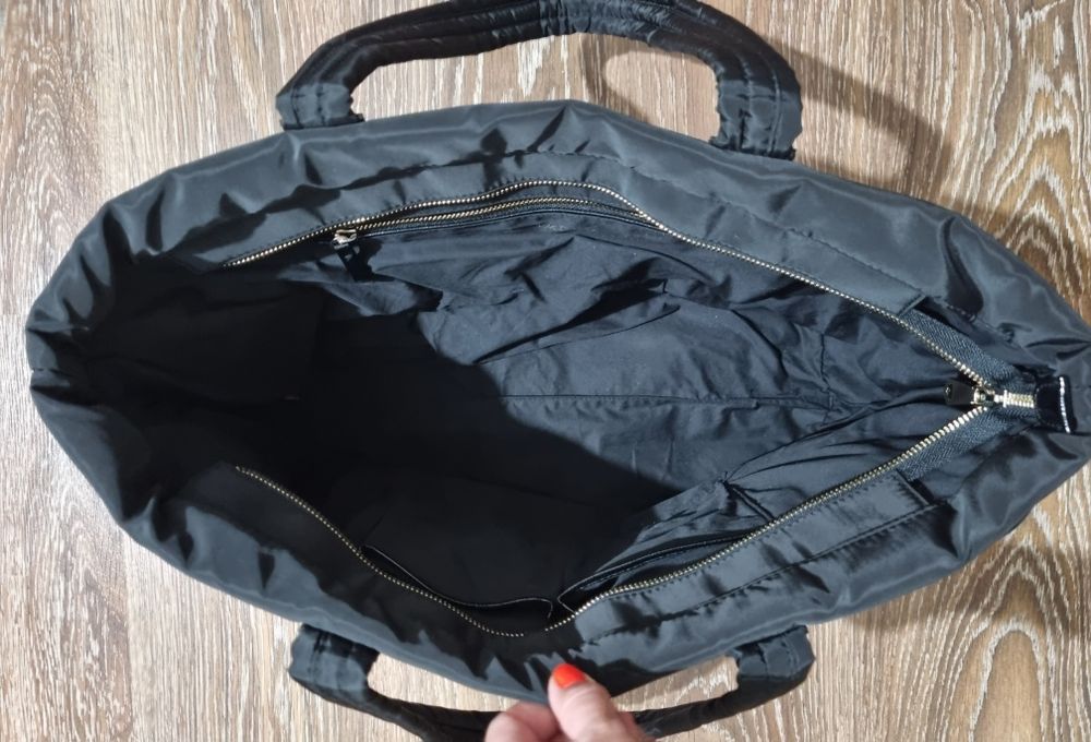 Черна чанта с пайети Victoria's Secret-120лв.