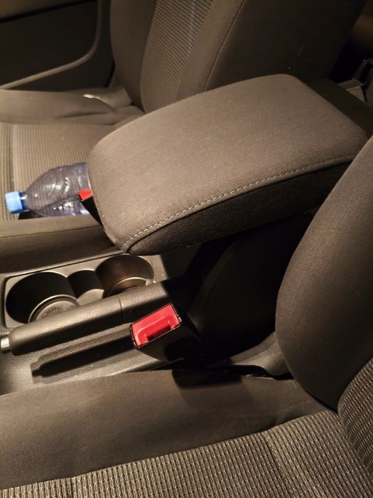 Продам подлокотник golf 5 jetta 5