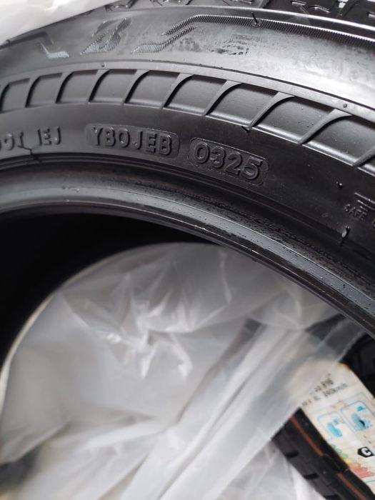 Шины Bridgestone 235/50/20