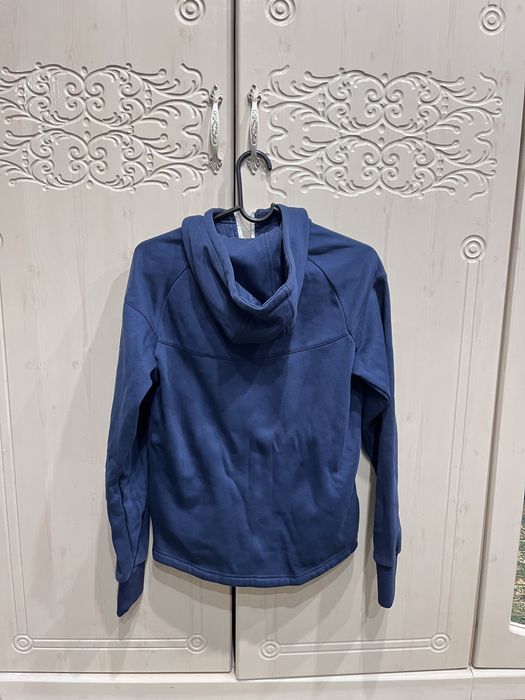 продам кофту с замком