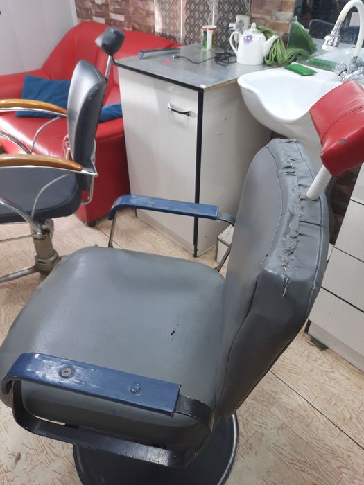 Кресло для парикмахера. Продаётся.Для салонов красоты, для парикмахерс