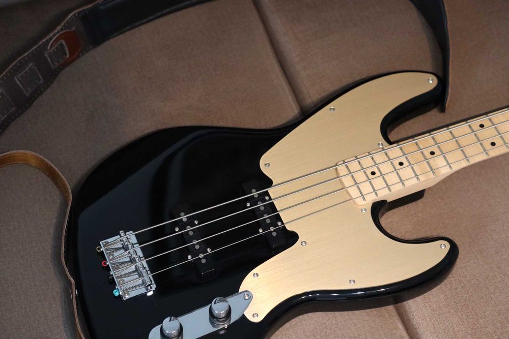 Bass - Fender Squier Paranormal Jazz Bass '54 Gold Anodized Pickguard